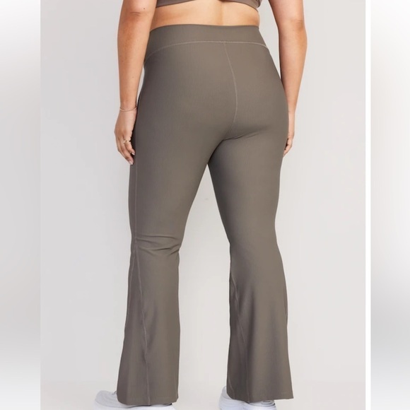 Old Navy Extra High-Waisted PowerSoft Rib-Knit Super Flare Leggings Temple Stone - Picture 2 of 10